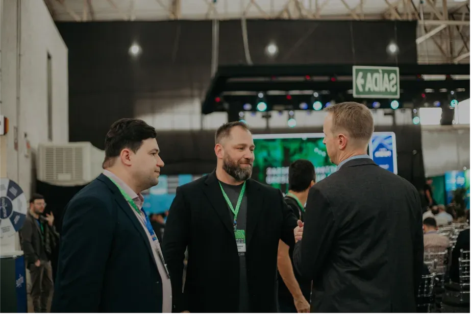 Networking entre participantes da Expoinovação